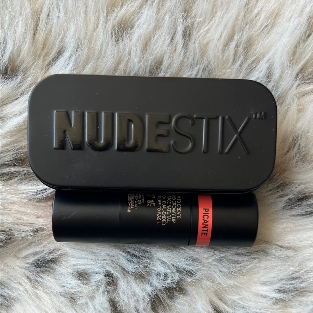 NUDESTIX Nudies Matte All Over Face Blush color in Picante with case